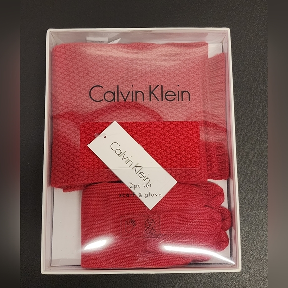 Calvin Klein Womens 2 pc Set Red Scarf and Glove - Picture 2 of 3